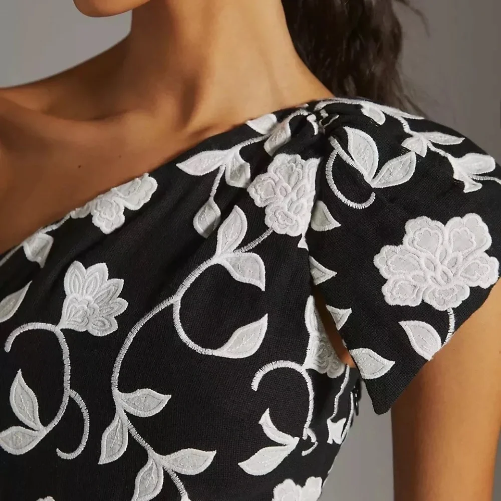 SOLD - EUC Anthropologie Black White Floral Dress - Size 6 - Picture 3 of 10